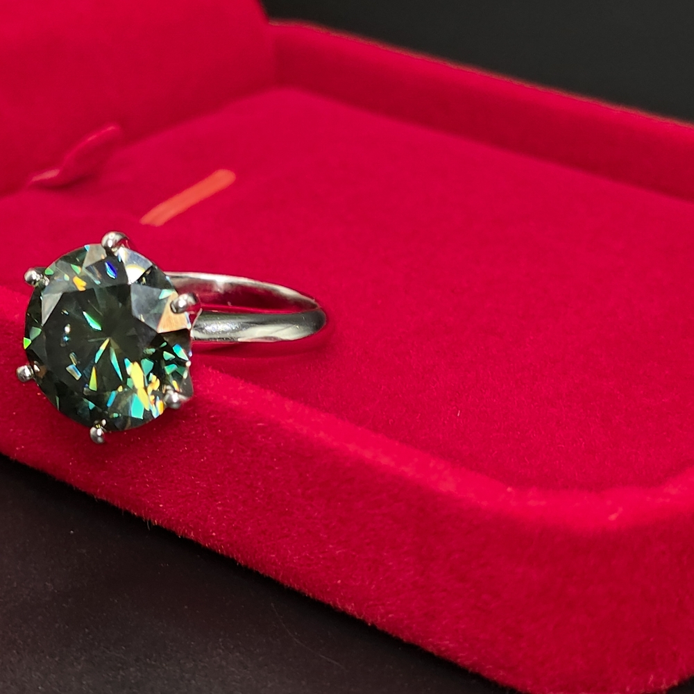 10 Carat Green Moissanite Diamond. 925 Sterling Silver Ring. Platinum Plated. - Picture 12 of 13